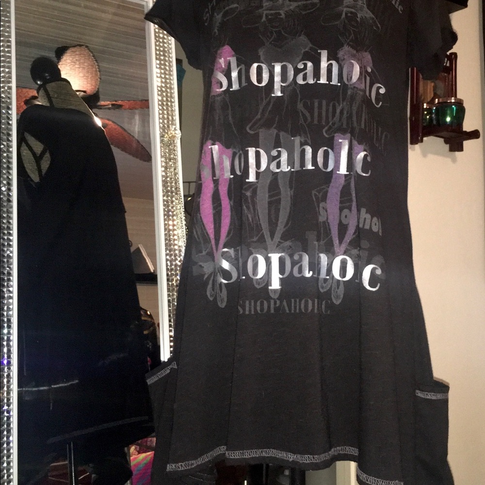 SHOPAHOLIC XL BLACK T-SHIRT